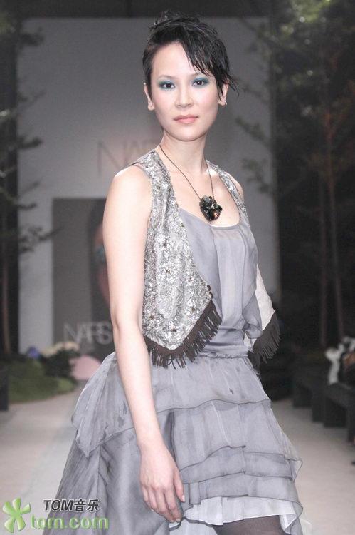 http://www.newswatch247.com/pics/star/pic/54dfe919902bff323eec5f1f72b65040.jpg
