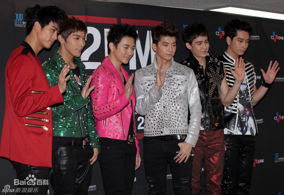 http://www.newswatch247.com/pics/star/pic/556697000aaa68b6298ef23782a3bdcc.jpg