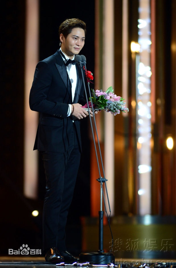 http://www.newswatch247.com/pics/star/pic/5609d1bbf54705a8e9e8d602d2f0e09c.jpg
