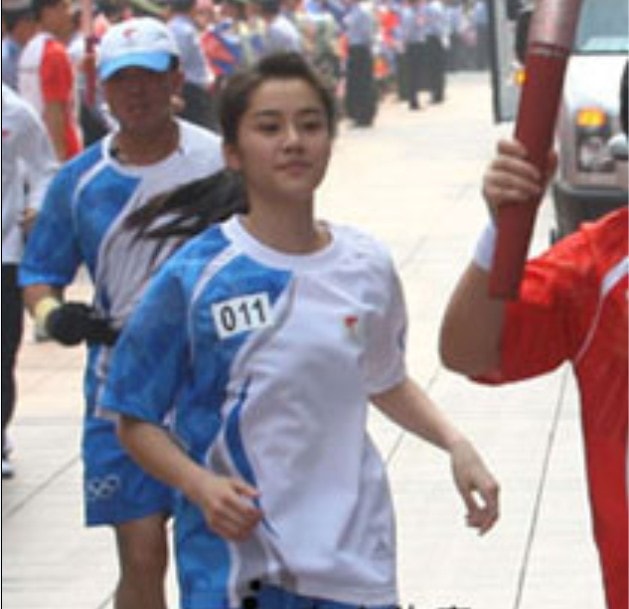 http://www.newswatch247.com/pics/star/pic/5934a587b6d0247ce42158f8ed6071f4.jpg