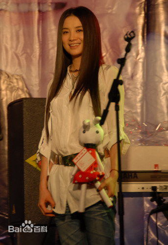 http://www.newswatch247.com/pics/star/pic/5d0a0dfe286956339960254cab105f1b.jpg