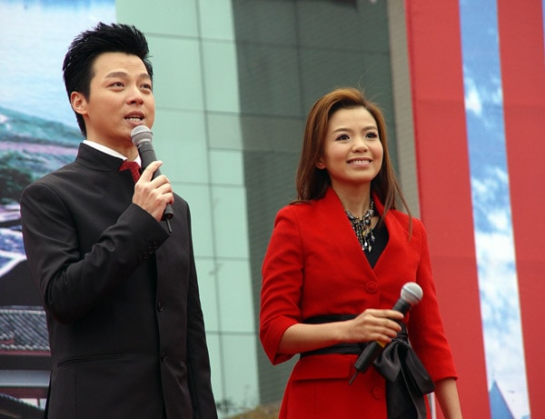 http://www.newswatch247.com/pics/star/pic/5ea8/88471a984fb2a94a46849c27a94e.jpg