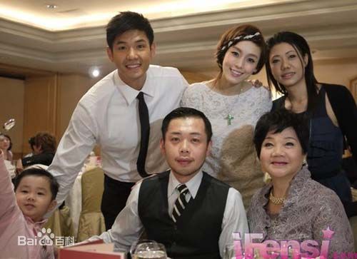 http://www.newswatch247.com/pics/star/pic/60059cec2736ff24d4d2651e9ed46f03.jpg