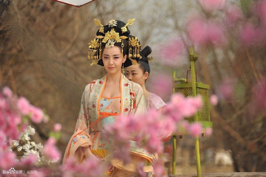 http://www.newswatch247.com/pics/star/pic/60a1525a690cce8748fb23021324936a.jpg