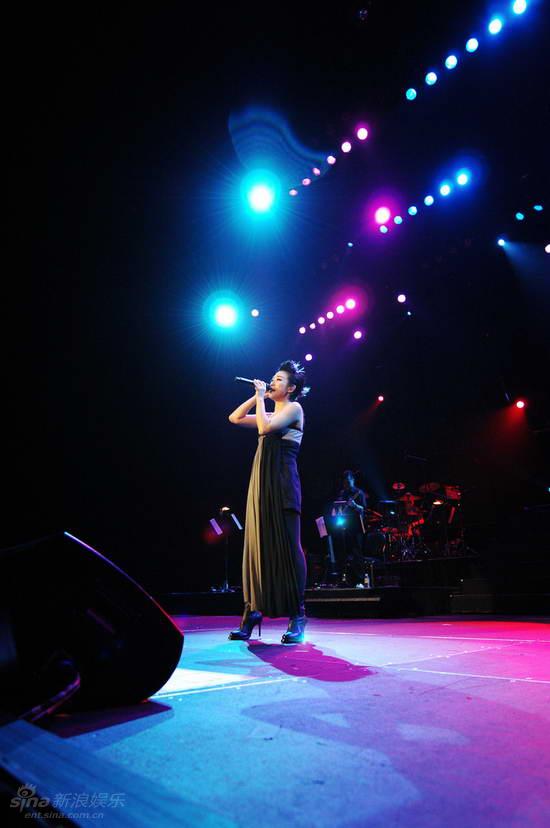 http://www.newswatch247.com/pics/star/pic/616b680d4b9eba1a3c2fa347eea863b4.jpg