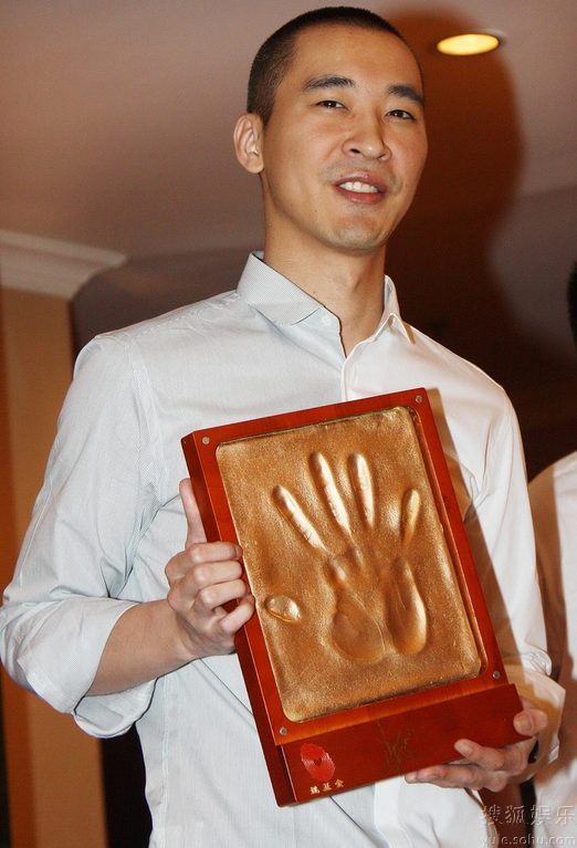 http://www.newswatch247.com/pics/star/pic/619f/e556357930a4ceac0ba7d23235a1.jpg
