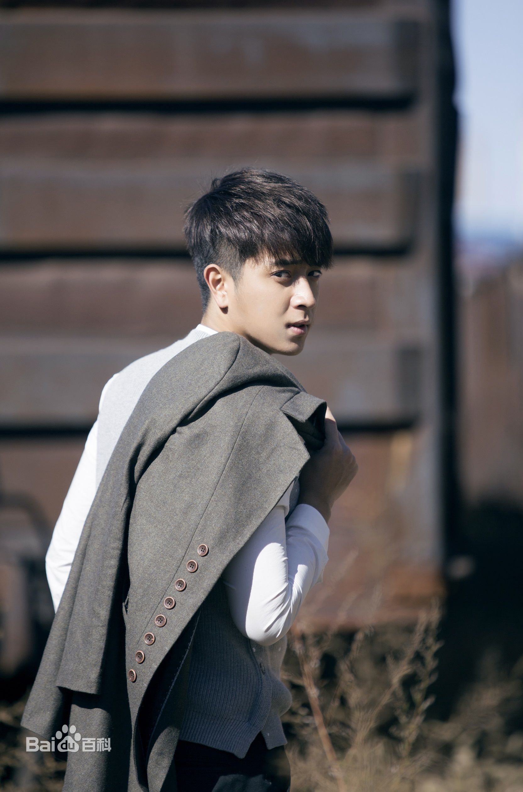http://www.newswatch247.com/pics/star/pic/629af2e00bd2e08126e926f4e77fc34b.jpg