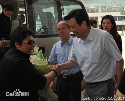 http://www.newswatch247.com/pics/star/pic/63f18f08921e86ff34a36b81577d1002.jpg