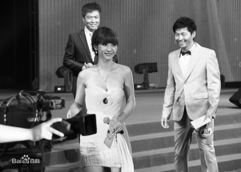 http://www.newswatch247.com/pics/star/pic/646c295fdecba211068bd4b9570e1e83.jpg