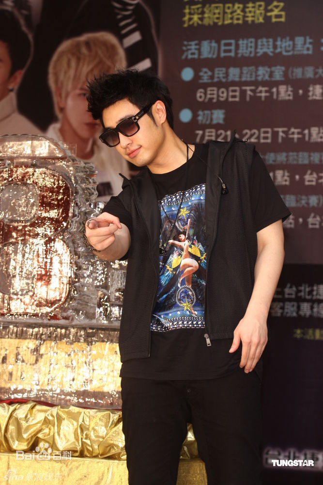http://www.newswatch247.com/pics/star/pic/666e8dc034f4e9c3ac92ed17f8e94883.jpg