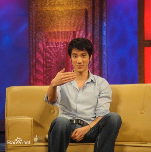 http://www.newswatch247.com/pics/star/pic/6c67e8582901f4c8e862d6d17761e899.jpg