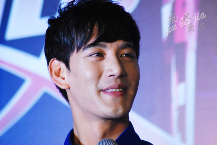 http://www.newswatch247.com/pics/star/pic/6d6b229161065691a0a8eb4ff5f3563b.jpg