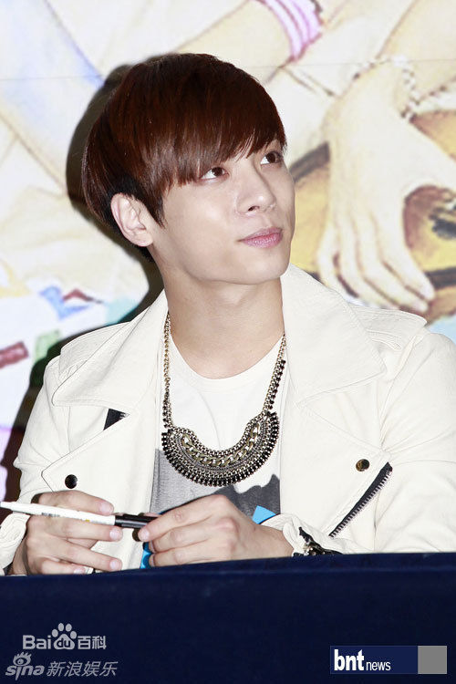 http://www.newswatch247.com/pics/star/pic/6eb0dd9e7c81fc3f4baaa7cb1a8fe6df.jpg