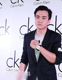 http://www.newswatch247.com/pics/star/pic/6f0a8b17eedf14a35c4498391e3f8242.jpg