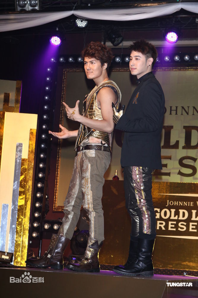 http://www.newswatch247.com/pics/star/pic/6f18681eb45f6d3efa7600c20ccb153a.jpg