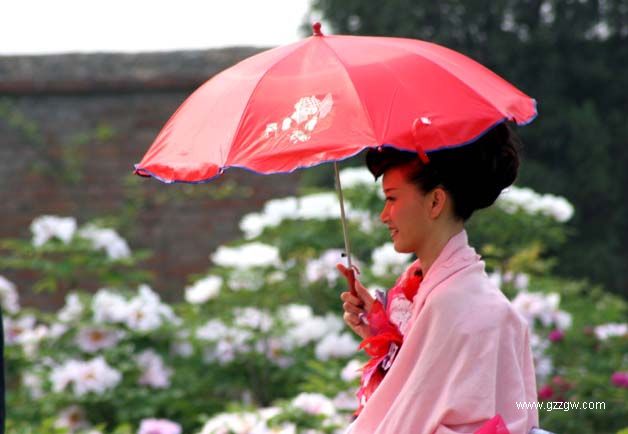 http://www.newswatch247.com/pics/star/pic/6ff5c2db13fa9dc5b973a62cc6129d51.jpg
