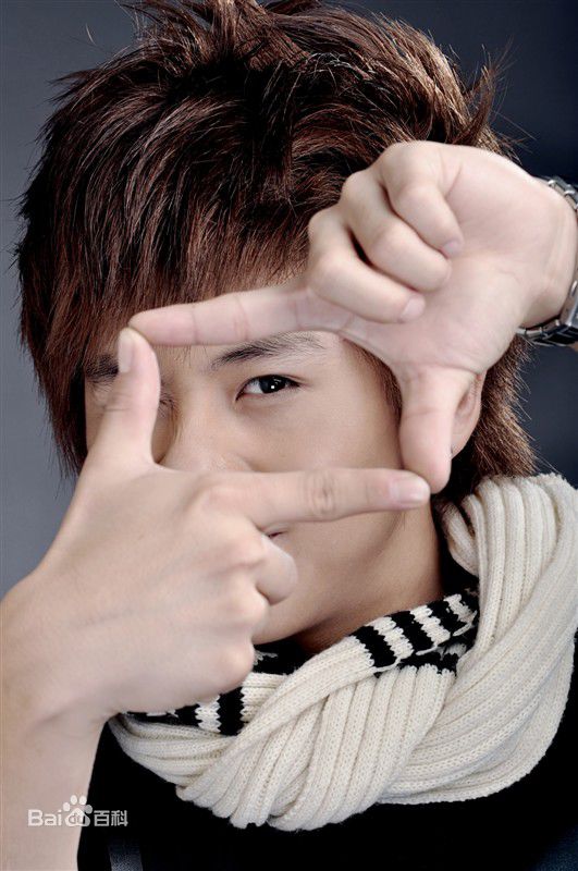 http://www.newswatch247.com/pics/star/pic/7091afef4a4d7f84b495bba25f2187bb.jpg