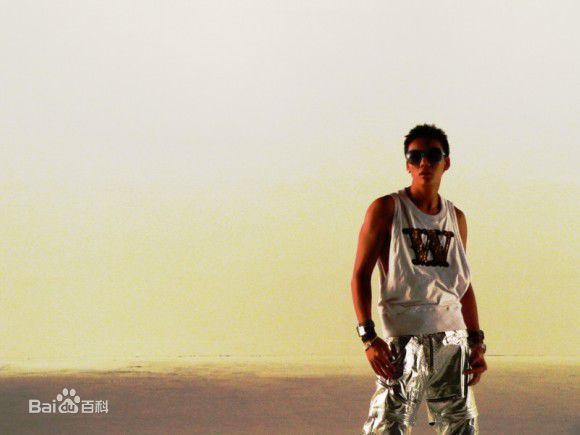 http://www.newswatch247.com/pics/star/pic/70e2ae716342266c72ce2bba37bc876c.jpg