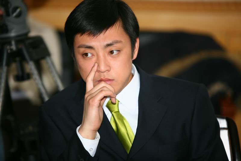 http://www.newswatch247.com/pics/star/pic/712bab0121f7441f53061f7090b48a3c.jpg