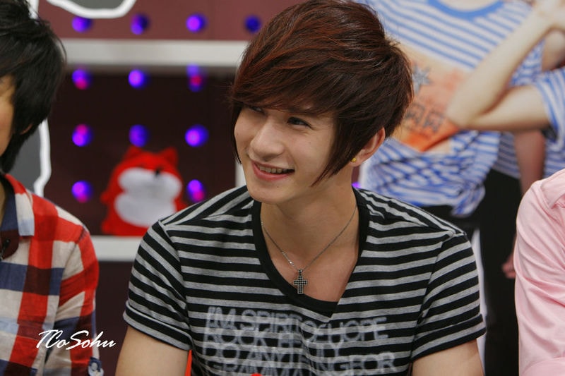 http://www.newswatch247.com/pics/star/pic/71bd/d5ea8c02df8abb283a7d1646240f.jpg