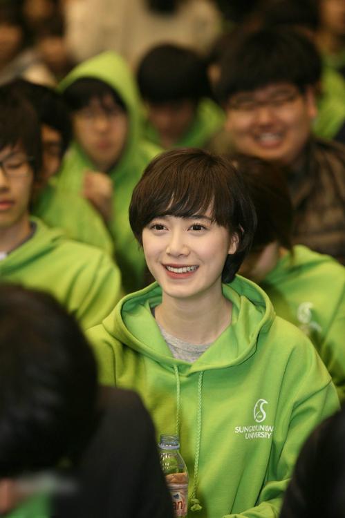 http://www.newswatch247.com/pics/star/pic/720f48d3101152b5d0fb21e0a48d8d7e.jpg