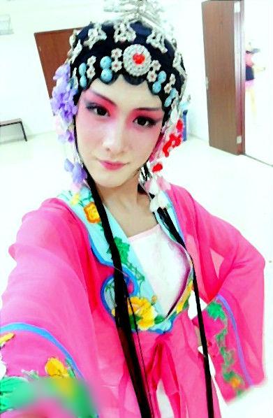 http://www.newswatch247.com/pics/star/pic/723a3aa82a798faa15ffec8ccd4e7bec.jpg