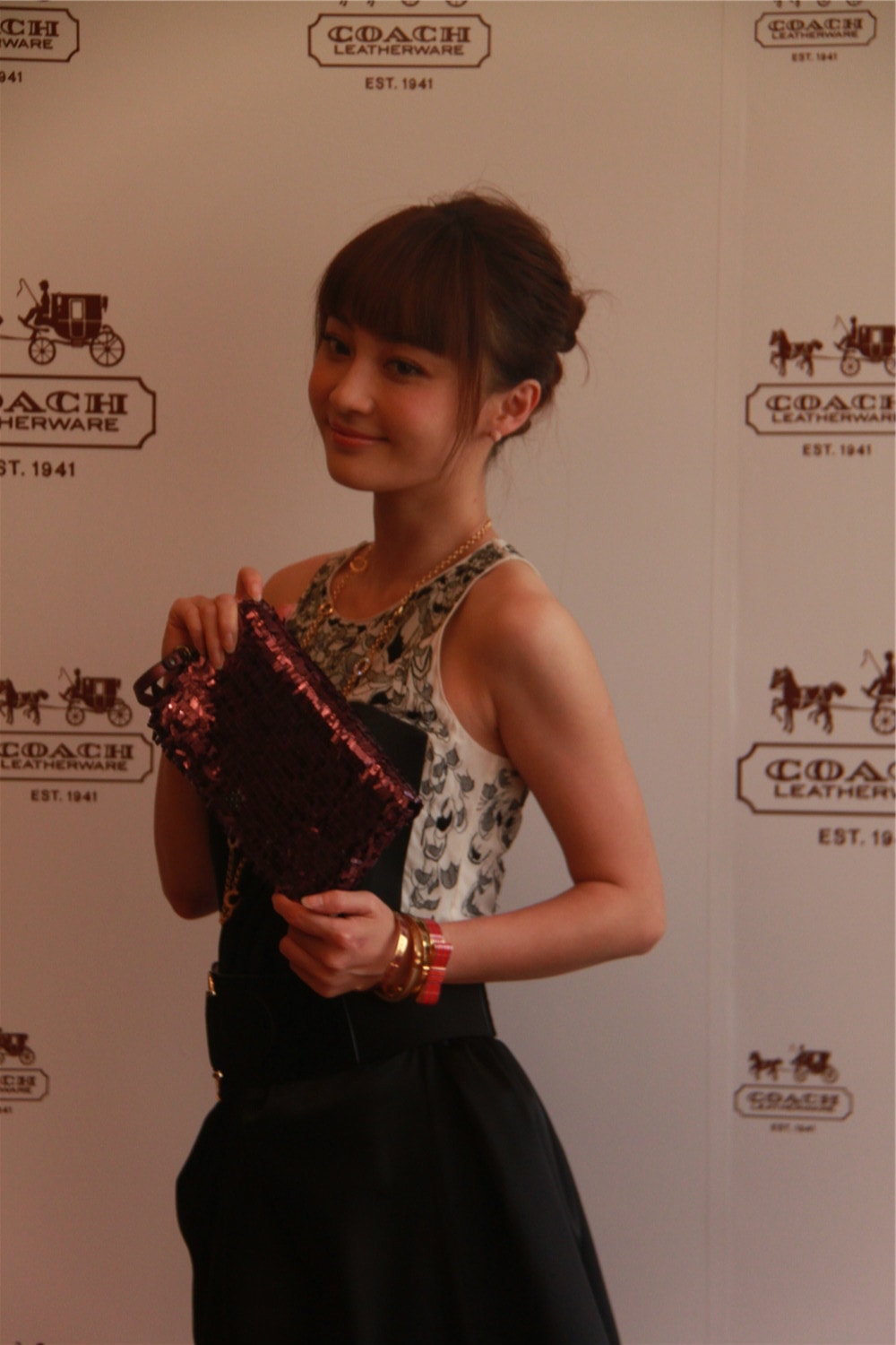 http://www.newswatch247.com/pics/star/pic/726b2c3d32f0f8cf1f011ccfc4d4ba8c.jpg