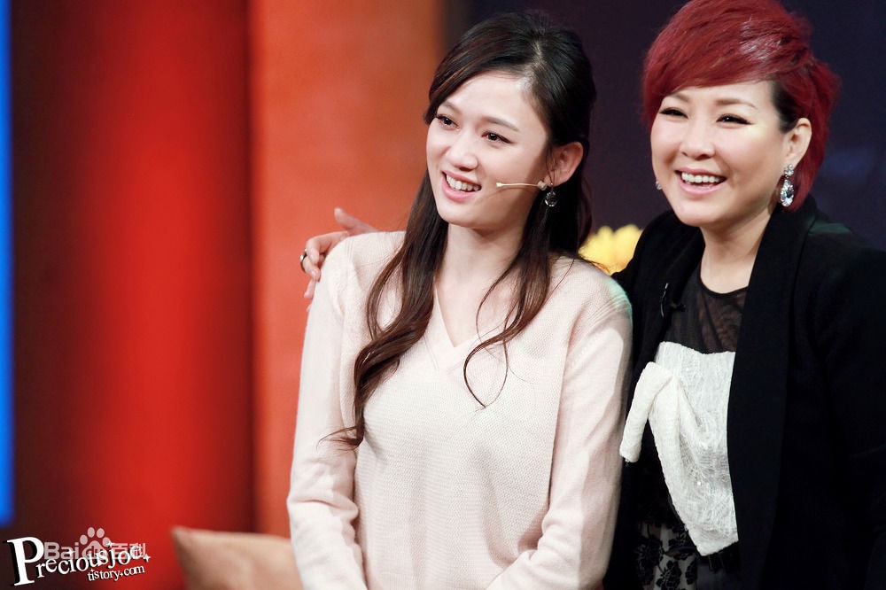 http://www.newswatch247.com/pics/star/pic/727caa40829d568fdea1364b4dce199e.jpg