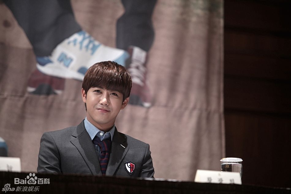 http://www.newswatch247.com/pics/star/pic/72c264a5d777b81c9f694523b1a4ec5c.jpg
