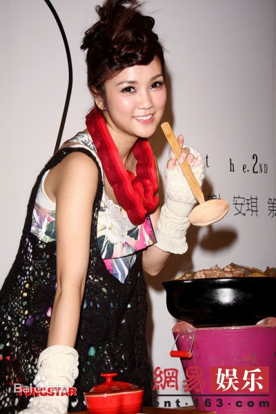 http://www.newswatch247.com/pics/star/pic/72e7ddf3735f8731716bbf3506fbb5ef.jpg