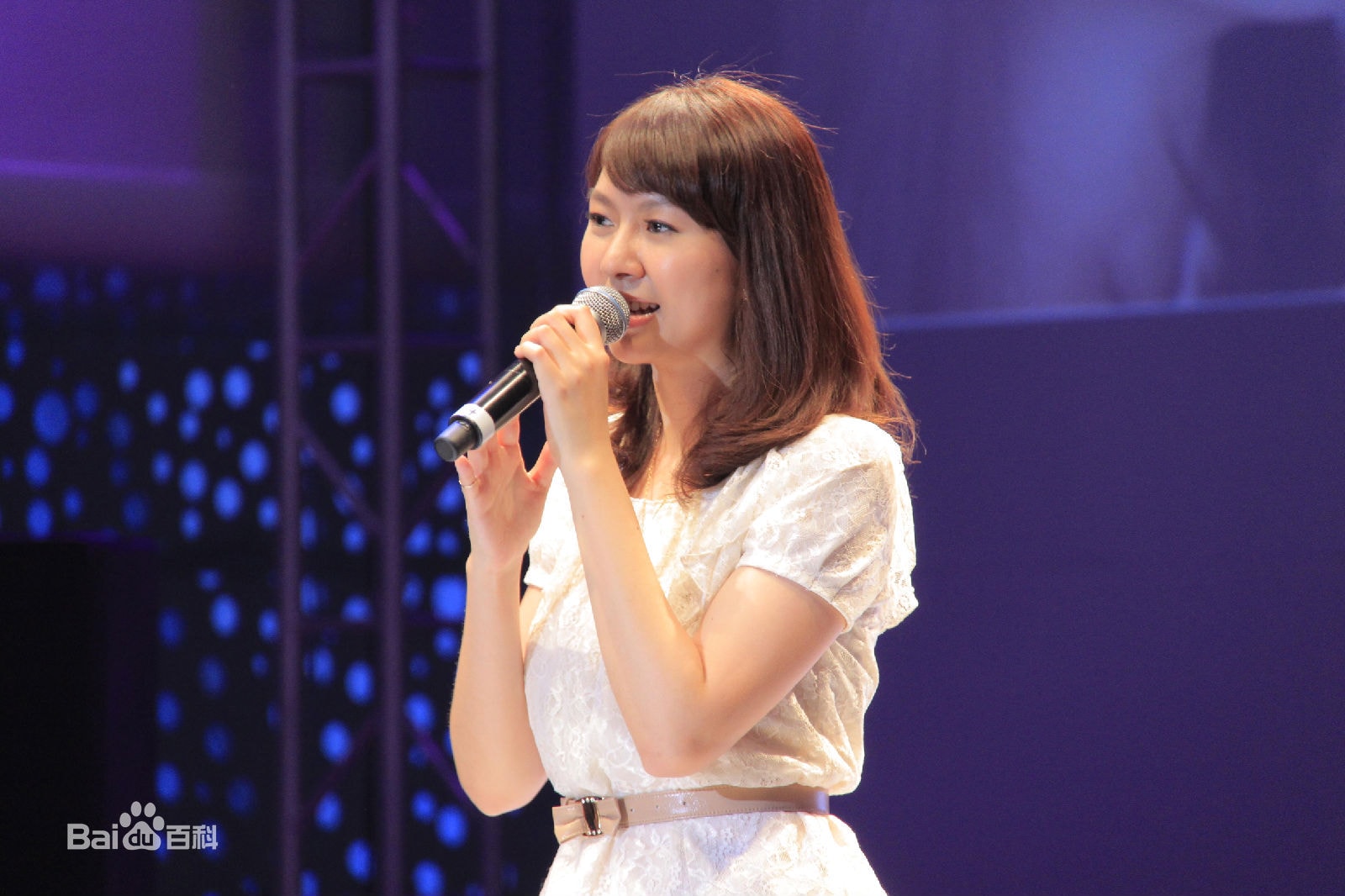 http://www.newswatch247.com/pics/star/pic/742aee641d35f81fea21a693a20e390f.jpg