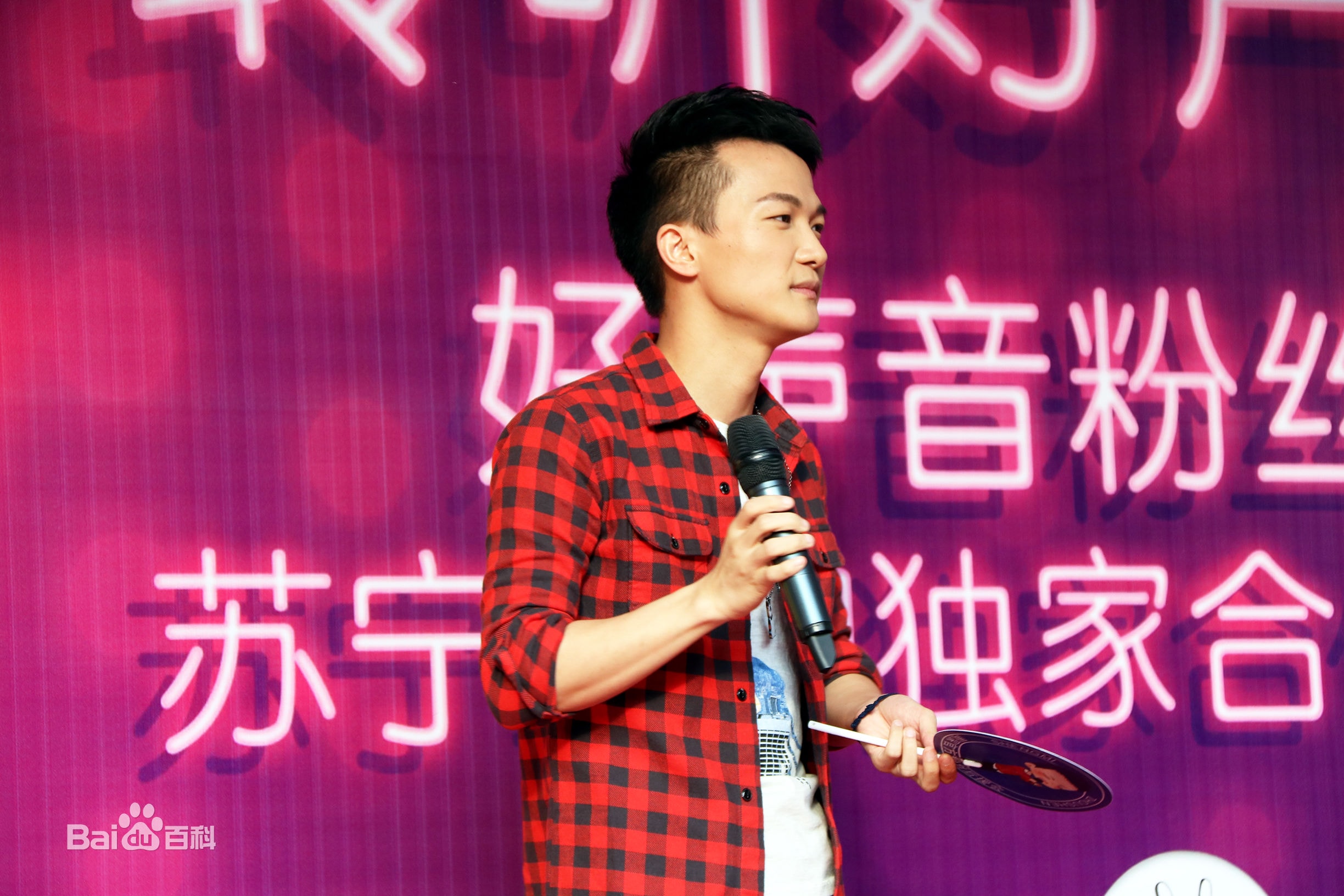 http://www.newswatch247.com/pics/star/pic/747602c8de81bd93030b43f629cd07cd.jpg