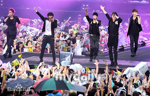 http://www.newswatch247.com/pics/star/pic/74fe20ec8e8db361f98a9d707d83bdce.jpg