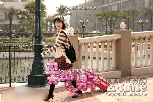 http://www.newswatch247.com/pics/star/pic/75f370992b3f1e404a0b72fcbe7dfb33.jpg