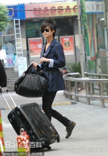 http://www.newswatch247.com/pics/star/pic/76527b458b525b3c2f17ac7ab095497d.jpg