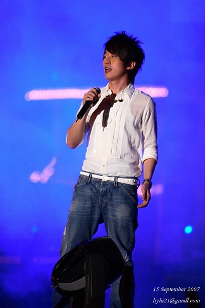 http://www.newswatch247.com/pics/star/pic/779fb4cf95ab9348e4bf49a5ac8cf955.jpg