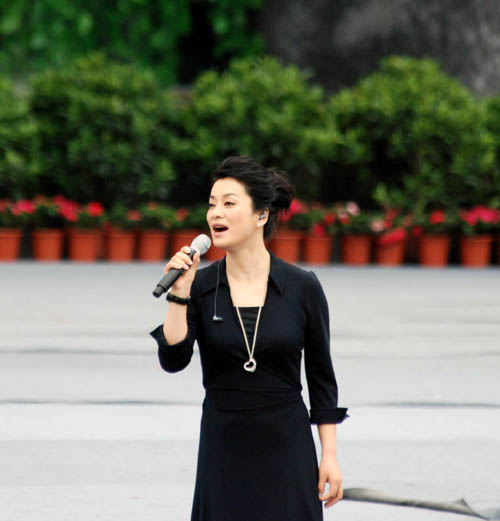 http://www.newswatch247.com/pics/star/pic/7dca3f11a383c6939698cf0a74cb04a3.jpg
