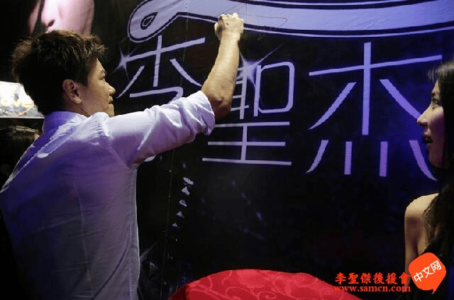 http://www.newswatch247.com/pics/star/pic/7e37dbe28bbd39813c862a59b63b732c.jpg