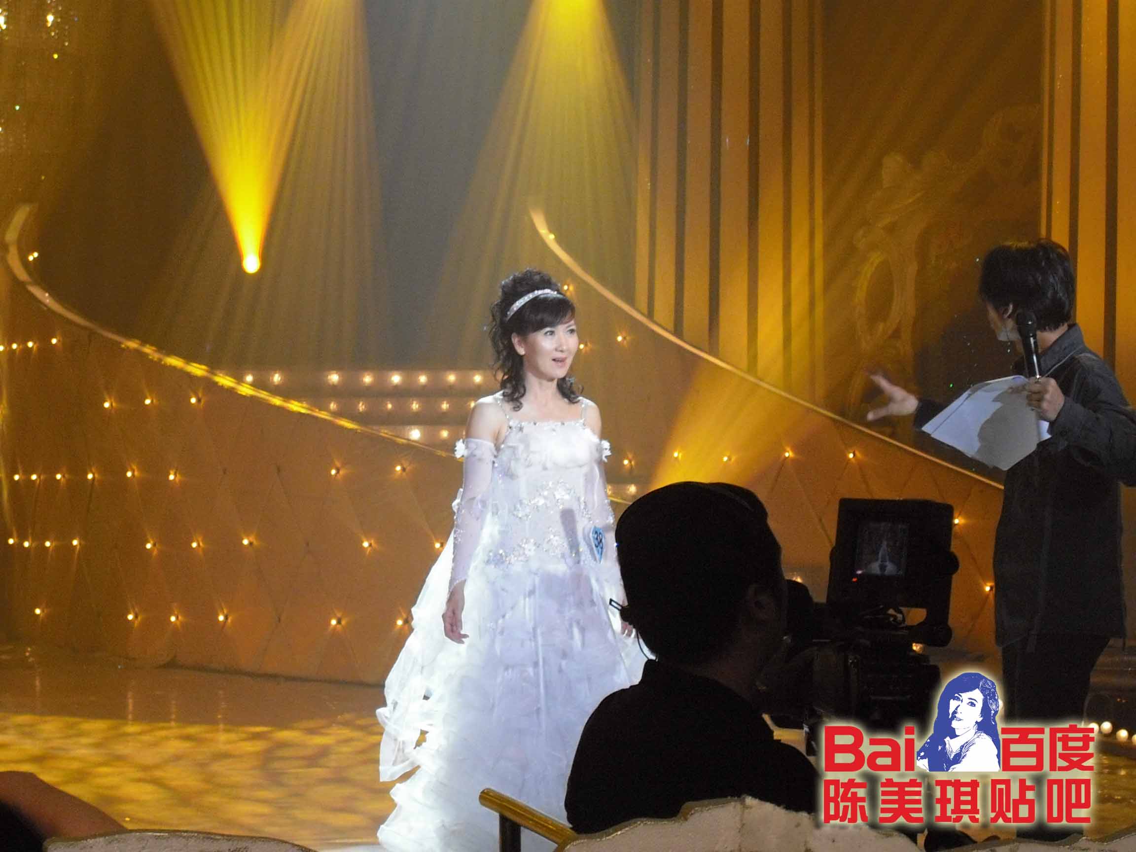 http://www.newswatch247.com/pics/star/pic/7e3b95df0cf9cb3c51c653580e376161.jpg