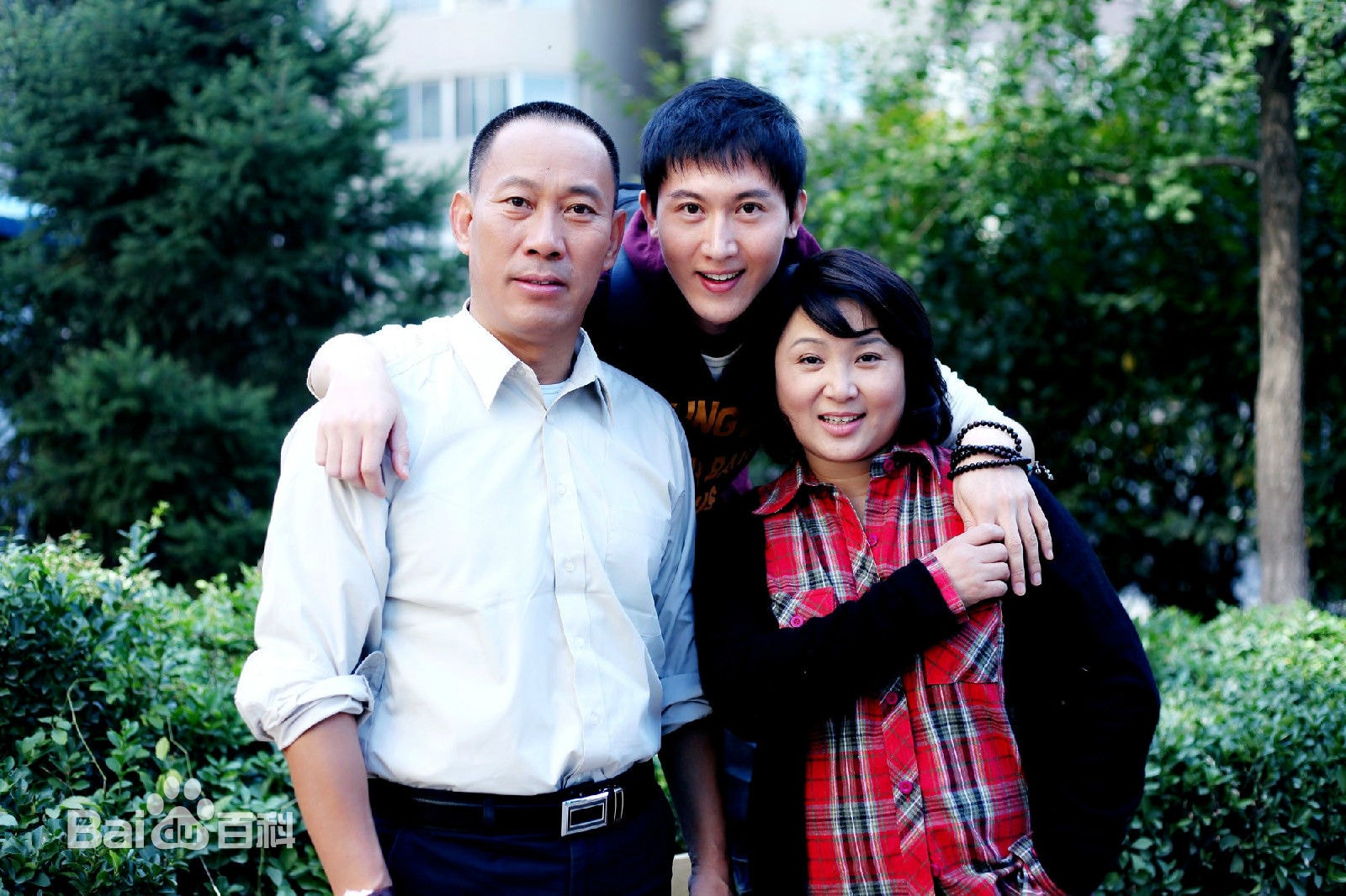 http://www.newswatch247.com/pics/star/pic/7e9a1f1ed6efc69e6b795660e4e0321a.jpg