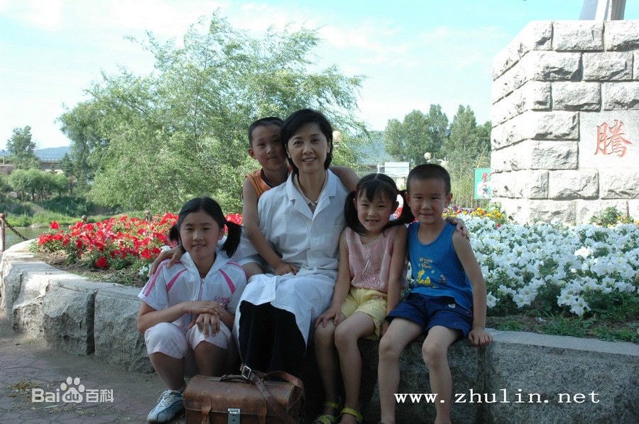 http://www.newswatch247.com/pics/star/pic/7eac94db952ac443c24e87f5fba20288.jpg