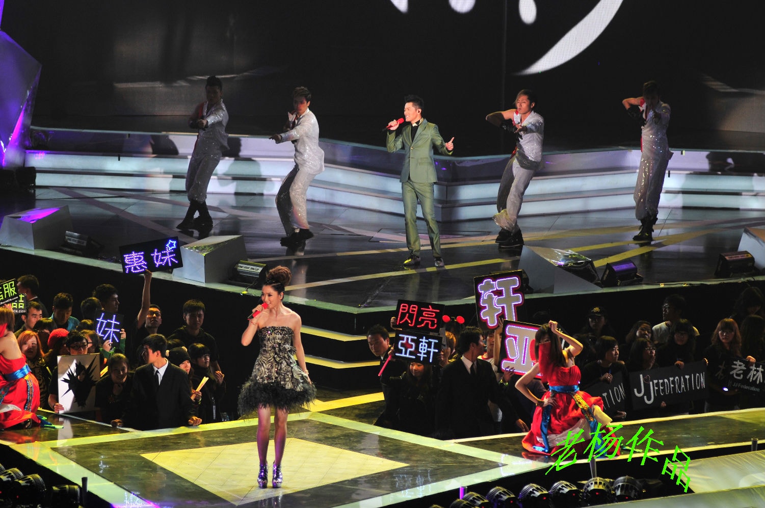 http://www.newswatch247.com/pics/star/pic/7f91ca8a54186a857217c898f20acb3a.jpg