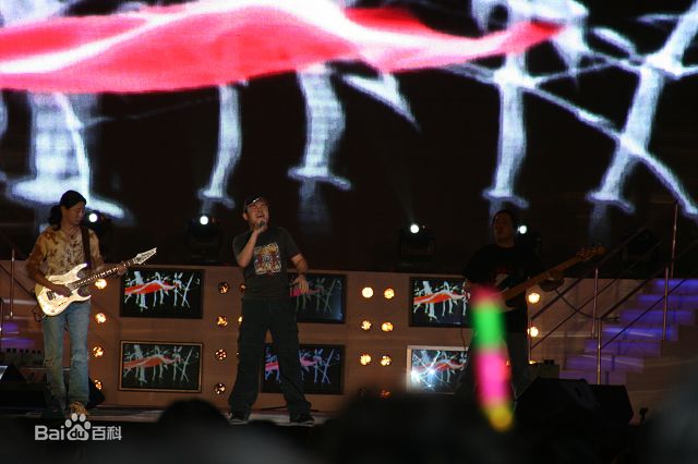 http://www.newswatch247.com/pics/star/pic/7fadaa1dc71a0fee52dccf2959bd768a.jpg