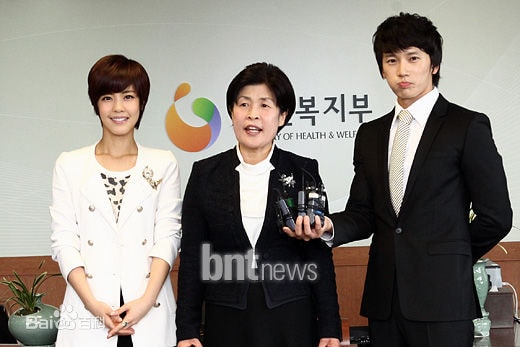 http://www.newswatch247.com/pics/star/pic/812b1b72e3f5d4c4fd6a5048495d5a80.jpg
