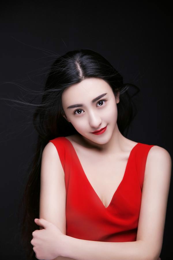 http://www.newswatch247.com/pics/star/pic/82ab789afccf0112ea9d60e4b948debf.jpg