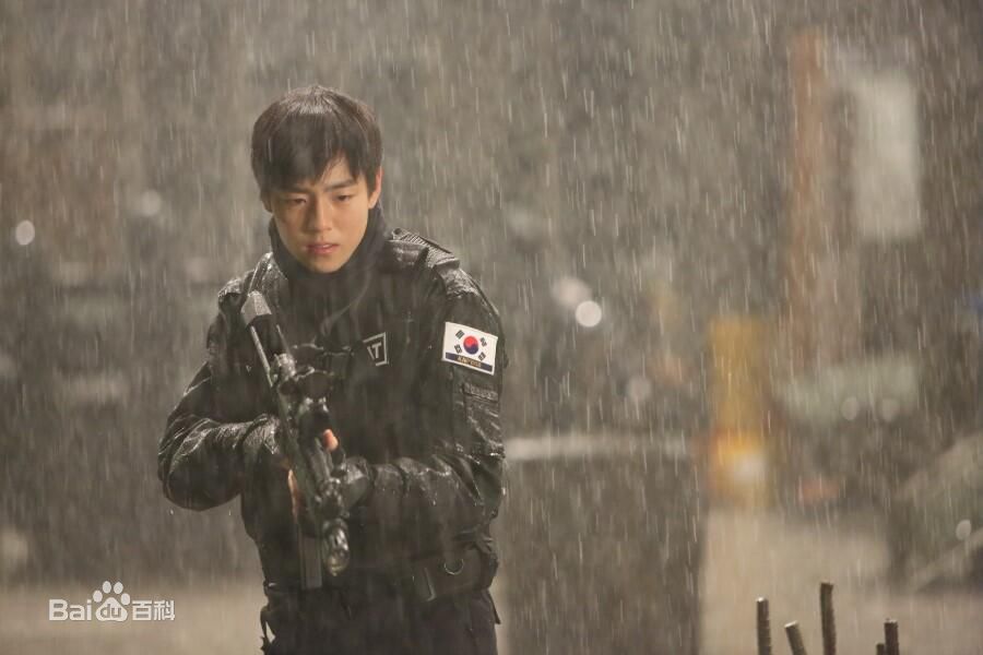 http://www.newswatch247.com/pics/star/pic/8382d3f3627cf4bd0efb3ebddc9de372.jpg