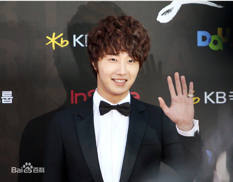 http://www.newswatch247.com/pics/star/pic/83e5f2cb1905b440fe3ad23e1f033fa8.jpg