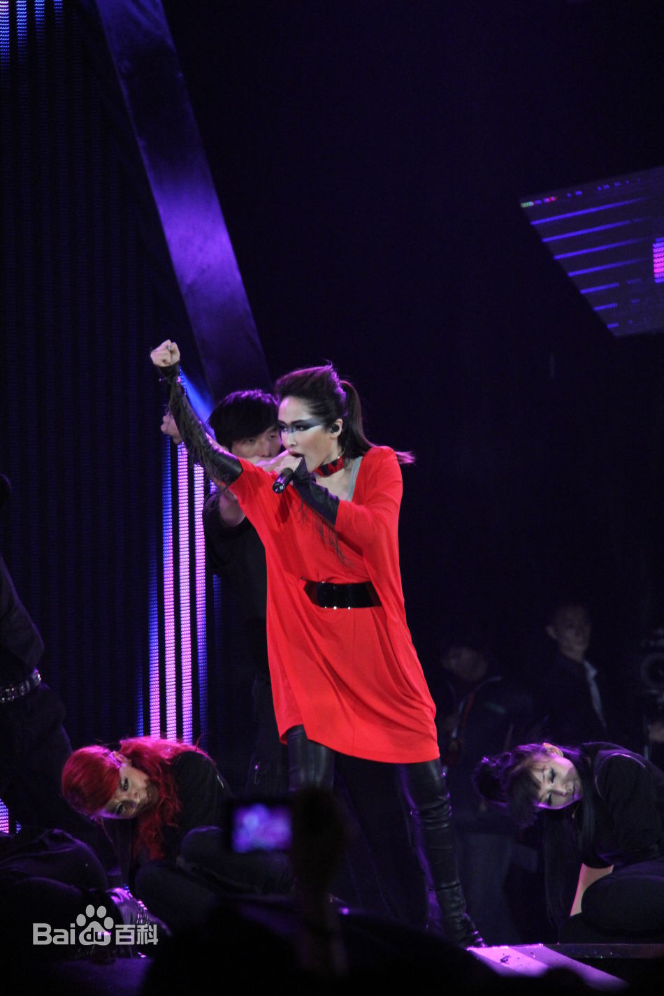http://www.newswatch247.com/pics/star/pic/84b48105ce395c7697a5779282e447a5.jpg