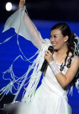 http://www.newswatch247.com/pics/star/pic/85080e6383e9950a5bd16213de86698f.jpg