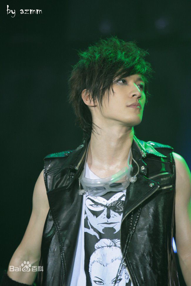 http://www.newswatch247.com/pics/star/pic/873c5ef7d86eb84a578a9f959eff3a6c.jpg
